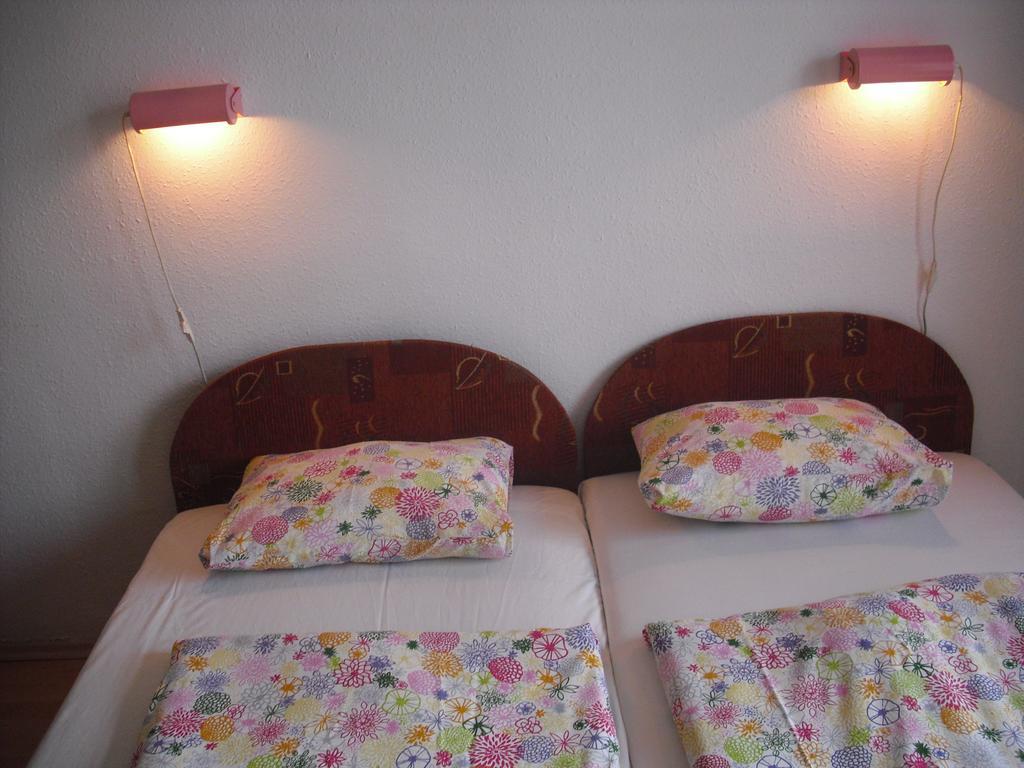 Young Center Budapest Habitación foto